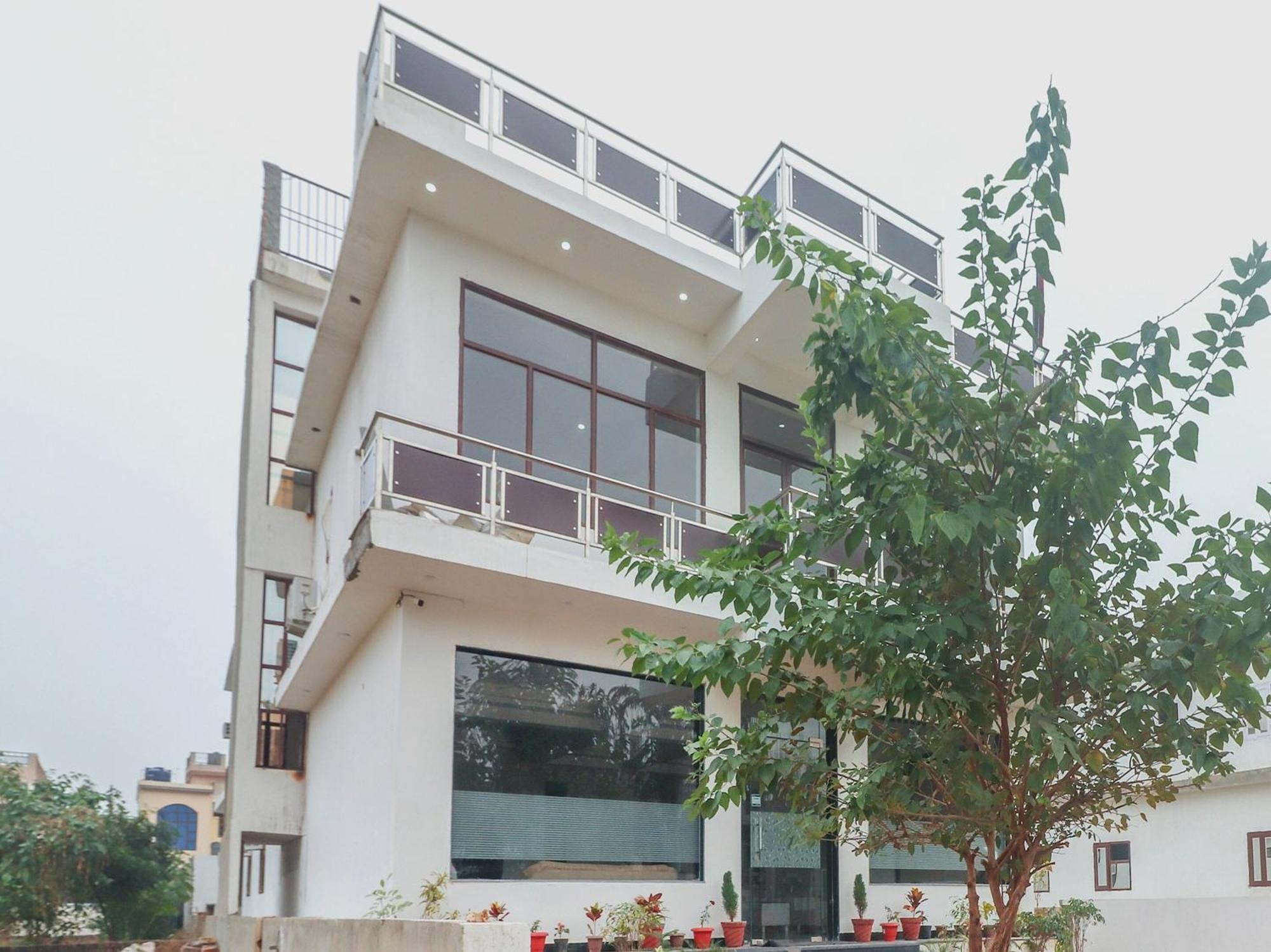 ホテル Oyo 62646 タージ クラシック Tājganj エクステリア 写真